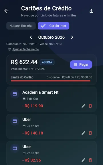 Tela de cartões de crédito: fatura de outubro do Cartão Inter com R$ 622,44 em aberto, vencimento em 27/10 e a compra de uma passagem aérea na parcela 2 de 5.